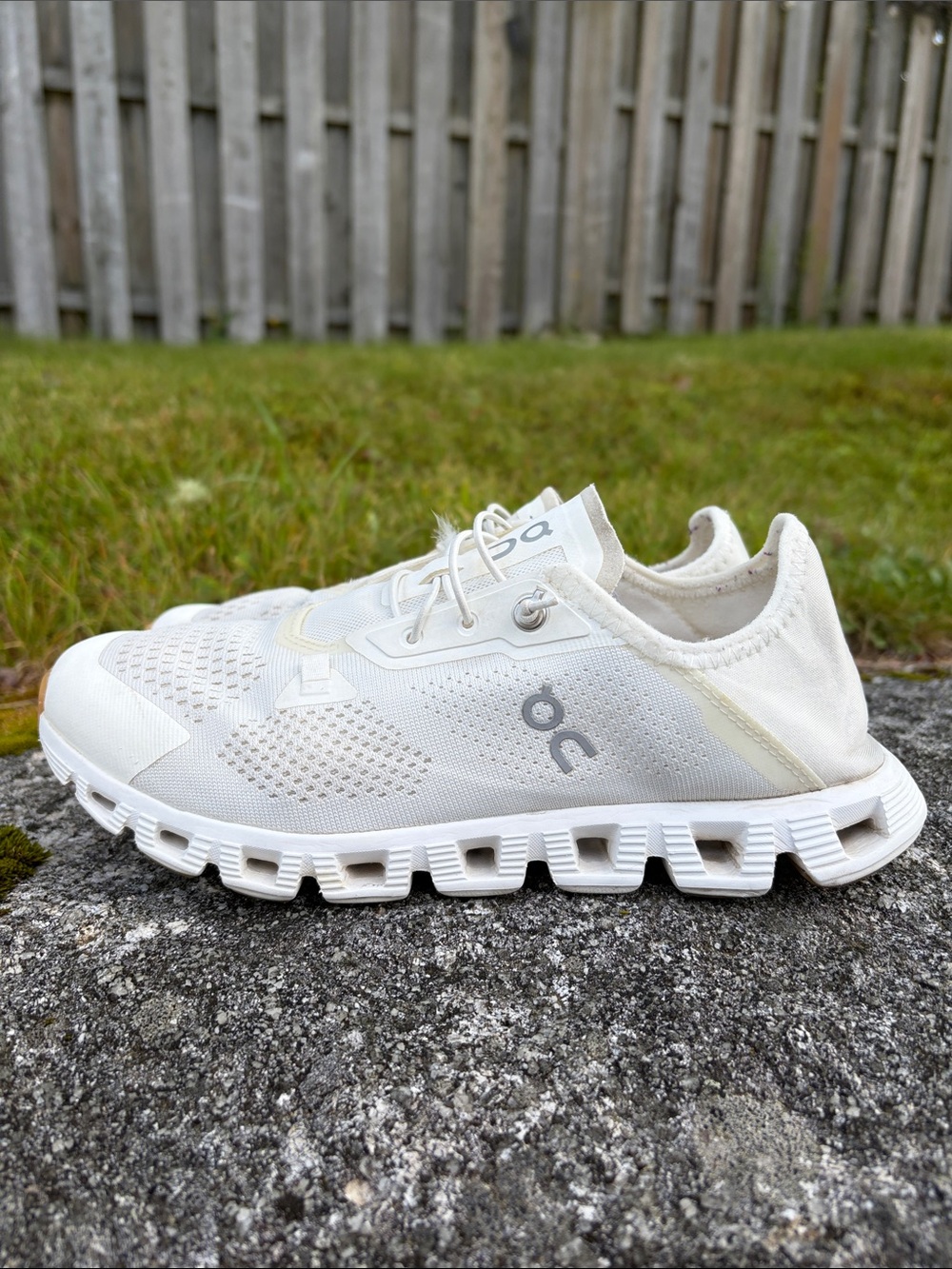 On Cloud 5 Coast Sneakers white trainers womenโs size 9